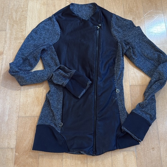 Lululemon Emerge Renewed Jacket size 2 in preloved condition - Picture 3 of 9